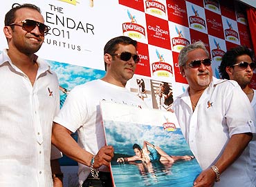 Atul Kasbekar, Salman Khan, Vijay Mallya and Sidhartha Mallya launch the Kingfisher Calendar 2011