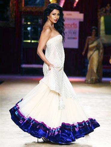 Designer Dress on Delhi Couture Week  Manish Malhotra S Fusion Fiesta   Rediff Getahead