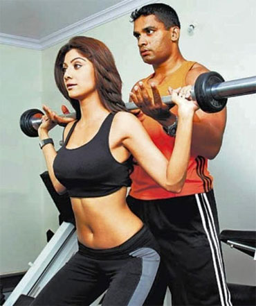 Getting Shilpa Shettyesque abs isn't very difficult. They key is to not work on your abs every day.