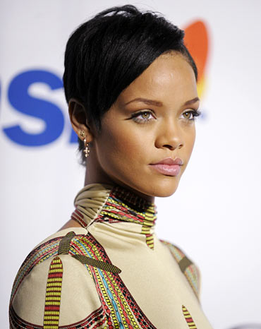 Rihanna sports a lovely sun-kissed glow