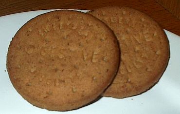 Digestible biscuits, loaded with fibre, are better options to snack on