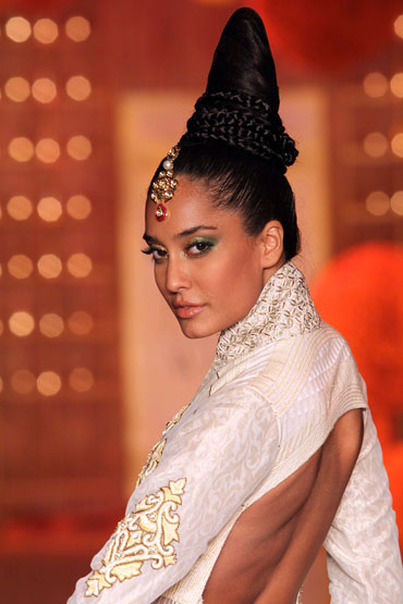 Lisa Haydon for Manish Malhotra at HDIL India Couture Week
