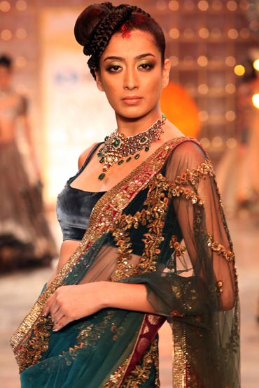 Binal Trivedi for Manish Malhotra at HDIL India Couture Week