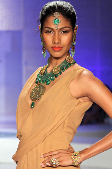 Nethra Raghuraman for Queenie Singh at HDIL India Couture Week
