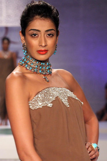 Binal Trivedi for Queenie Singh at HDIL India Couture Week