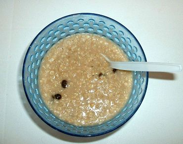 Oatmeal porridge contains soluble fibre and is a great source of energy