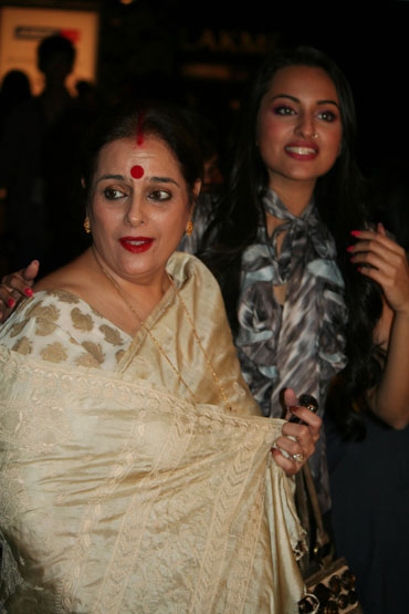 Sonakshi Sinha with mom Poonam.