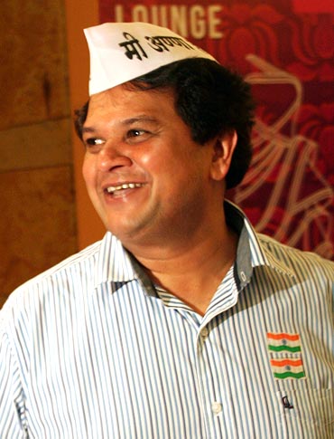 Viren Shah, who first started distributing the caps at the venue