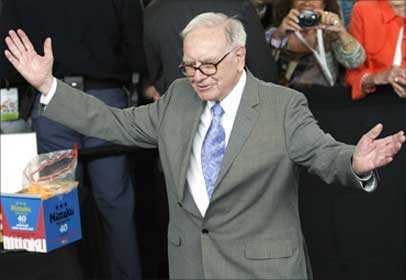 Buffett acknowledges the crowd after playing table tennis with world champion Ariel Hsing at the Berkshire Hathaway annual meeting weekend in Omaha.
