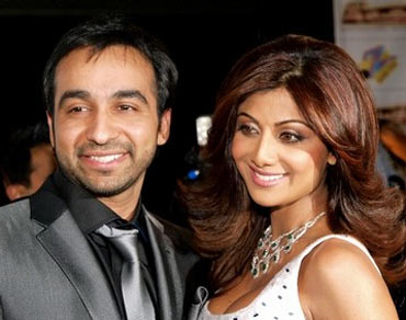 Geminian Shilpa Shetty is sure to expect an exciting V-Day gift from hubby Raj Kundra, a Virgoan
