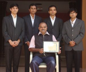 Vaibhav Tidke accepting the award with Prof. Thorat, and colleagues Vinayak, Swapnil, and Tushar