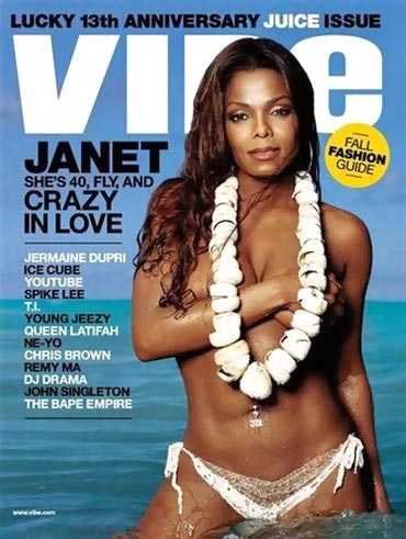 janet jackson wardrobe malfunction 2004. Janet Jackson narrowly avoids