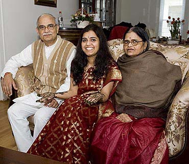 Vandana Ojha (centre) with her parents