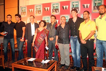 From left: Irfan Pathan, Wasim Akram, Nitin Paranjpe, Anita Bhogle, Harsha Bhogle, Piyush Pandey, Stephen Fleming, Mahendra Singh Dhoni and Yusuf Pathan