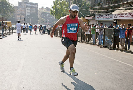 Pravin C Venu running the Mumbai marathon on January