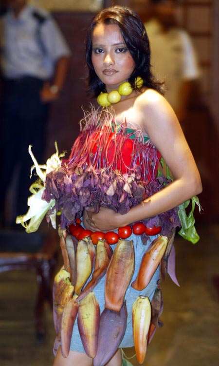 An Indian model wears an outfit made of vegetables designed by Soma Chatterjee during a vegetarian food festival in the eastern Indian city of Calcutta late June 28, 2003. A city hotel donned models in vegetable garments to attract customers during a promotion for its vegetarian food festival.