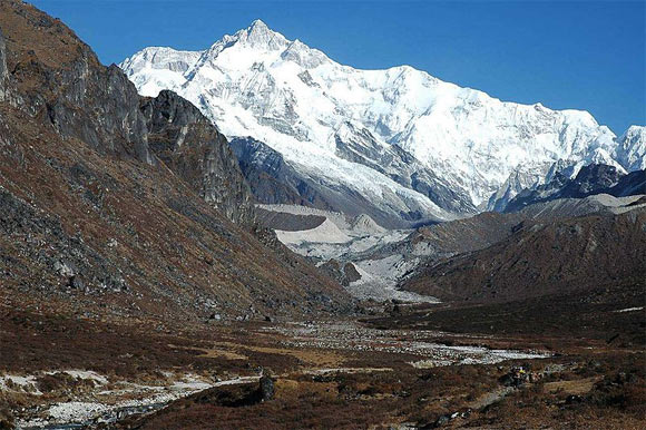 Witness magnificent peaks of the Himalaya Mountains