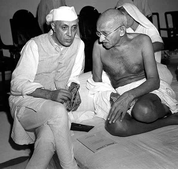 Pt Jawaharlal Nehru and Mahatma Gandhi
