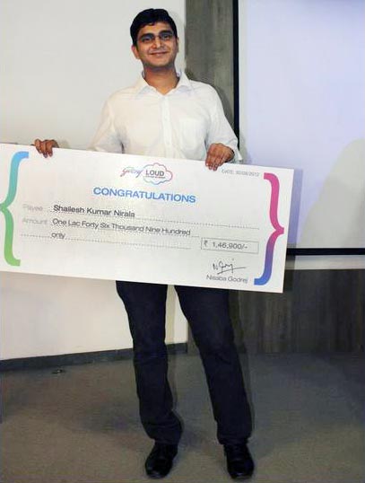 Shailesh Nirala with the cheque he won as part of Godrej LOUD contest