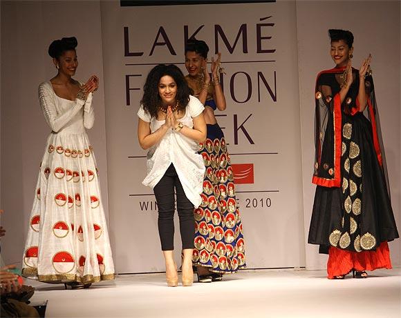 Designer Masaba Gupta taking a bow at the end of a fashion show