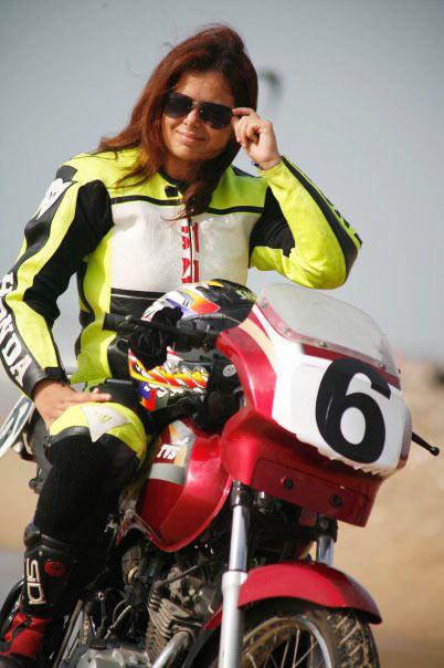 female bike racers