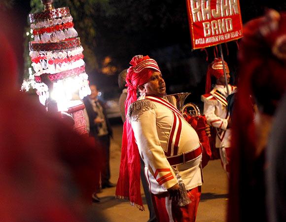 'IN PICS: Lives of India's wedding band musicians' - Valentine's Day Special 2013