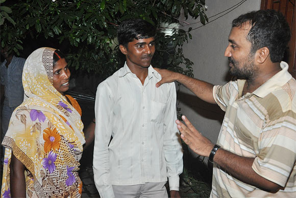 Bhanu Pratap from Uttar Pradesh and his mother sharing their joy with Super 30's Anand Kumar