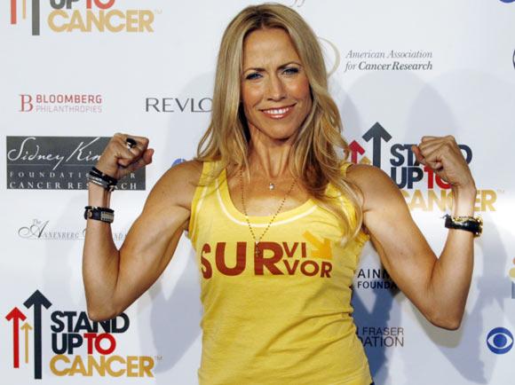 Singer Sheryl Crow, a cancer survivor, arrives at the Stand Up To Cancer broadcast event in Hollywood September 5, 2008. The three US television networks, ABC, CBS and NBC are broadcasting a TV special featuring celebrities to raise funds for cancer research.