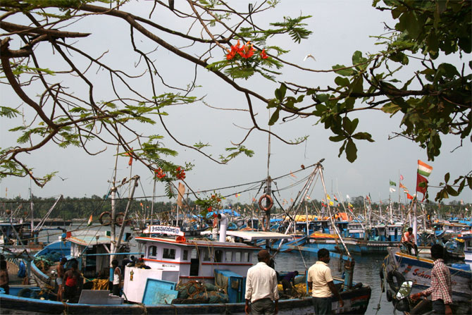 Malpe, about 4 km from Udipi is a fishing harbor on the Karnataka coast.