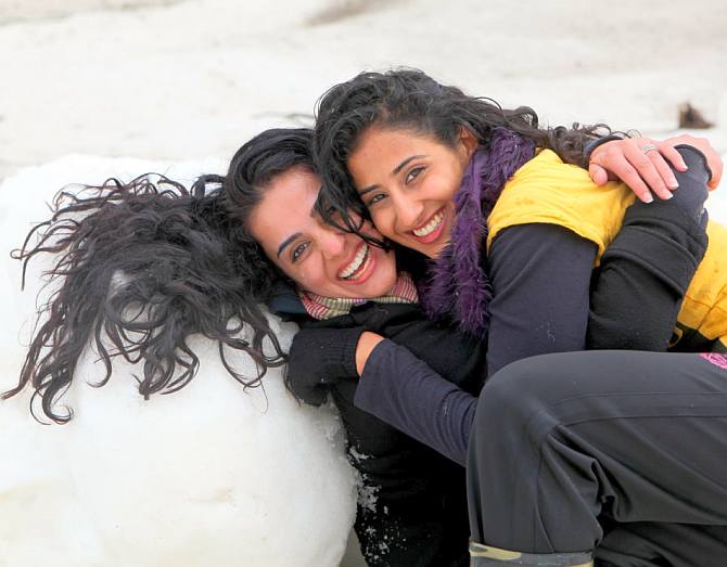 Sara Khan with her sister Naina