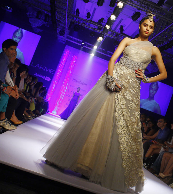 Model Sangya Lakhanpal in a Shantanu and Nikhil creation.