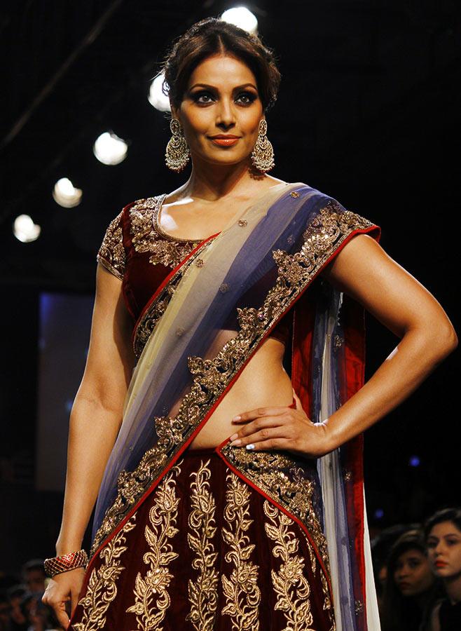 Bipasha Basu walks the ramp for Vikram Phadnis.