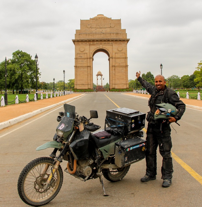 The end of the journey at India Gate, New Delhi -- 3 years and 3 months saw Kannaiyan cover 103,200 kms across 33 countries on 5 continents.