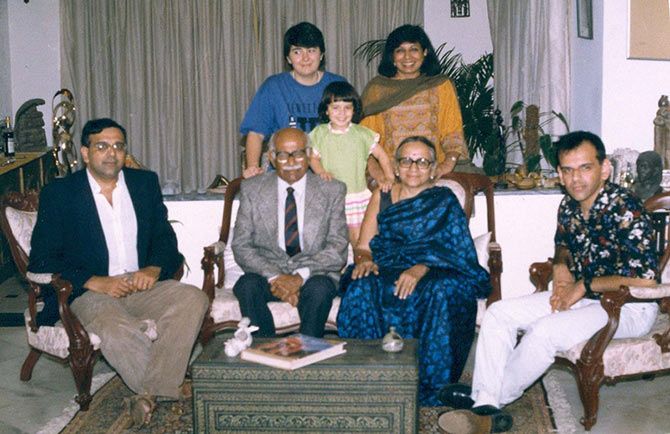 Kiran Mazumdar Shaw with her family