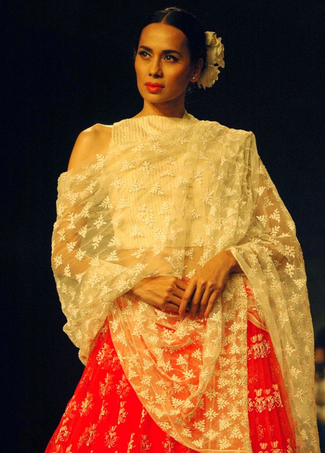 A model in a Manish Malhotra outfit
