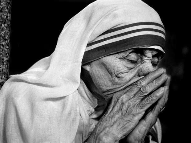 Mother Teresa in prayer, 1995.