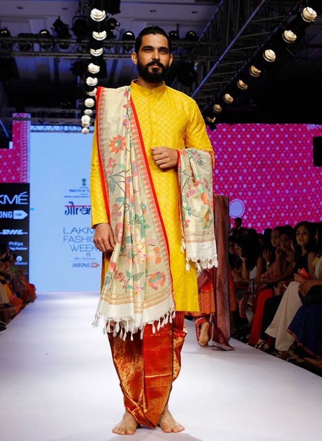A model in Gaurang Shah's collection