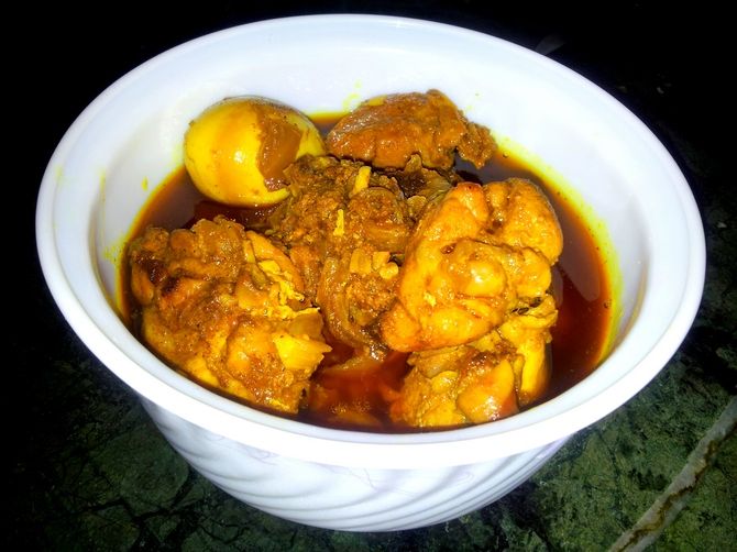 Goalondo Steamer Curry or Boatman-style Chicken Curry