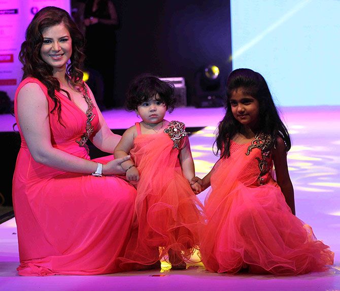Urvashi Sharma with daughters Parinishta and Samaira 