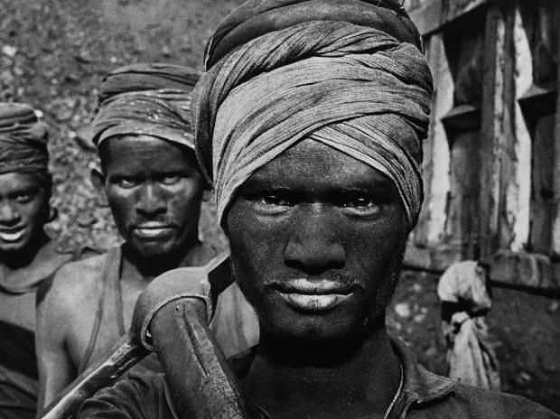 Coal workers in Dhanbad, Bihar by Sebastião Salgado in 1989 (© Sebastião Salgado, Courtesy MAP / Tasveer)