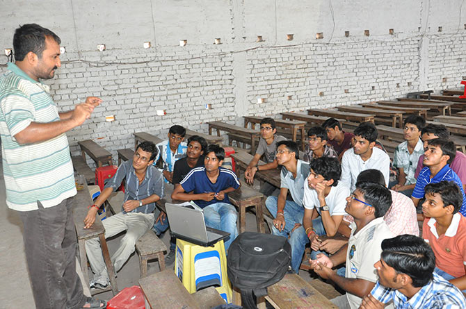 Anand with the Super 30. Image courtesy: Rediff