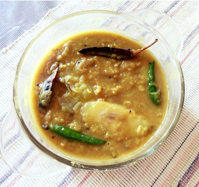 Aamer Dal (Lentils with Green Mango)