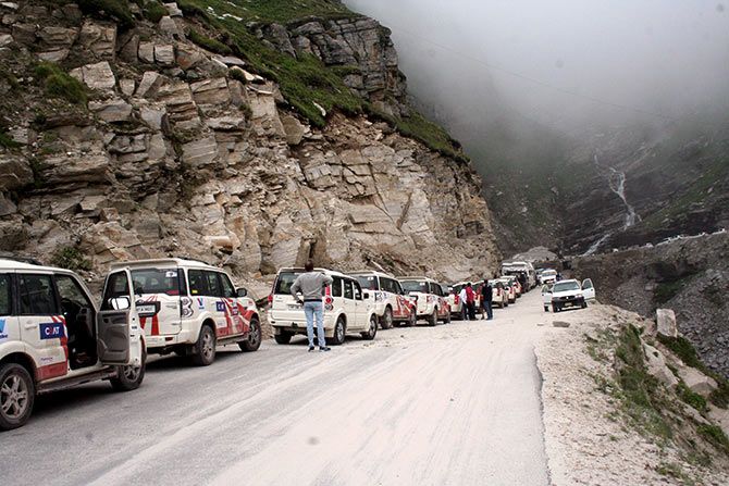 Traffic enroute Rohtang