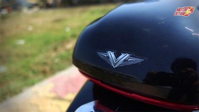 Bajaj V15