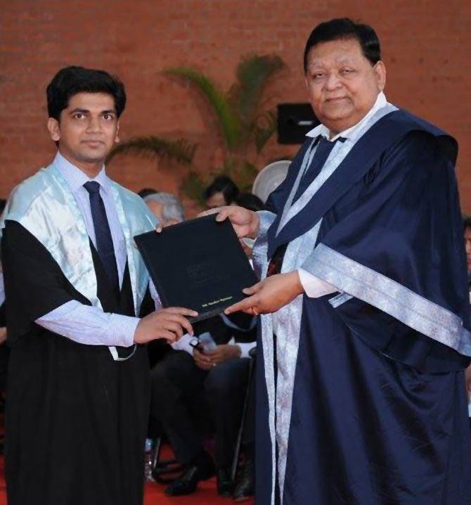 Aquibur receives his degree from IIM Ahmedabad