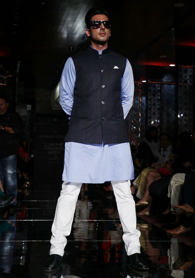 Zayed looked smart and natty in this light blue kurta and contrasting Nehru jacket