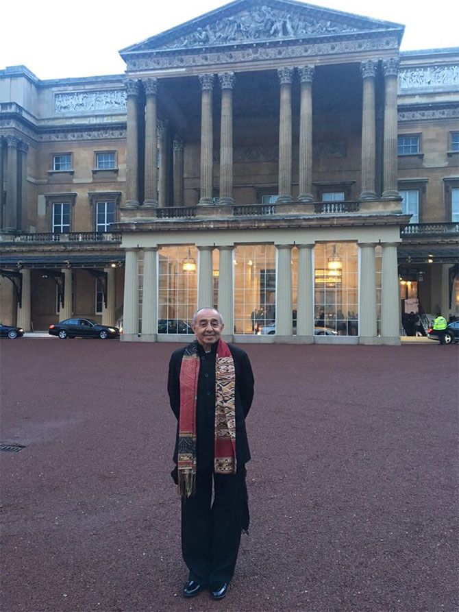 Astad Deboo outside Buckingham Palace