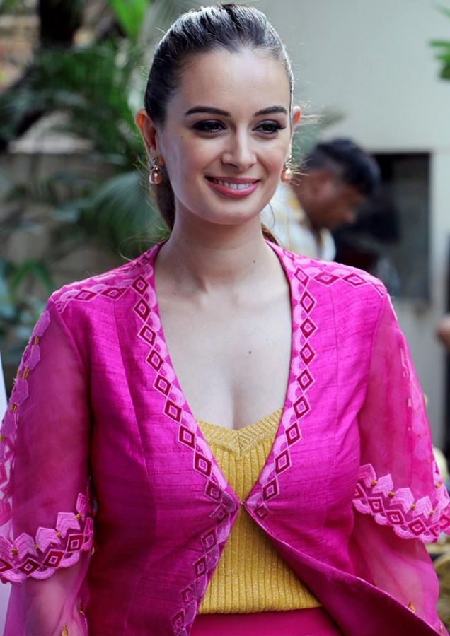 Evelyn Sharma raises funds for Seams for Dreams