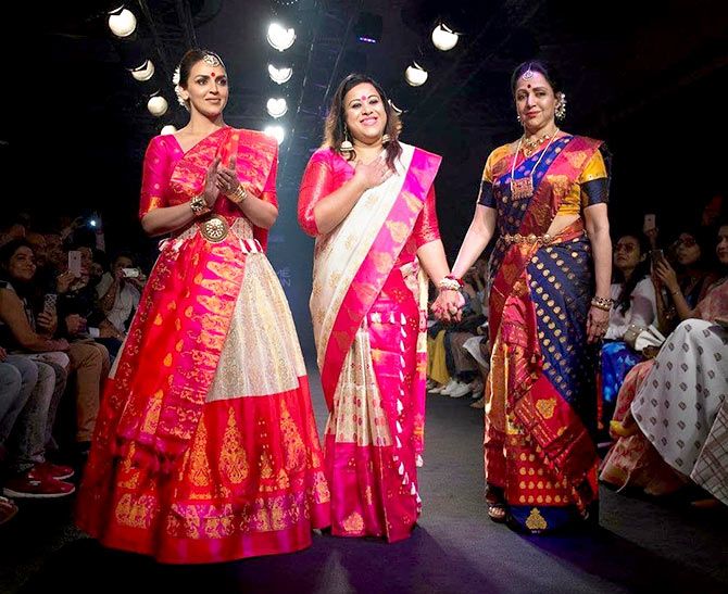 Esha Deol walked with Hema Malini for Sanjuktta