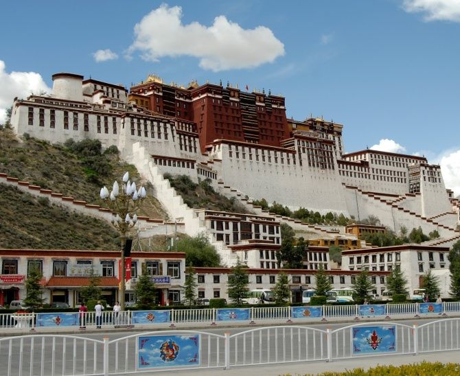 The Potala Palace was the official palace of the Dalai Lama in the 18th century